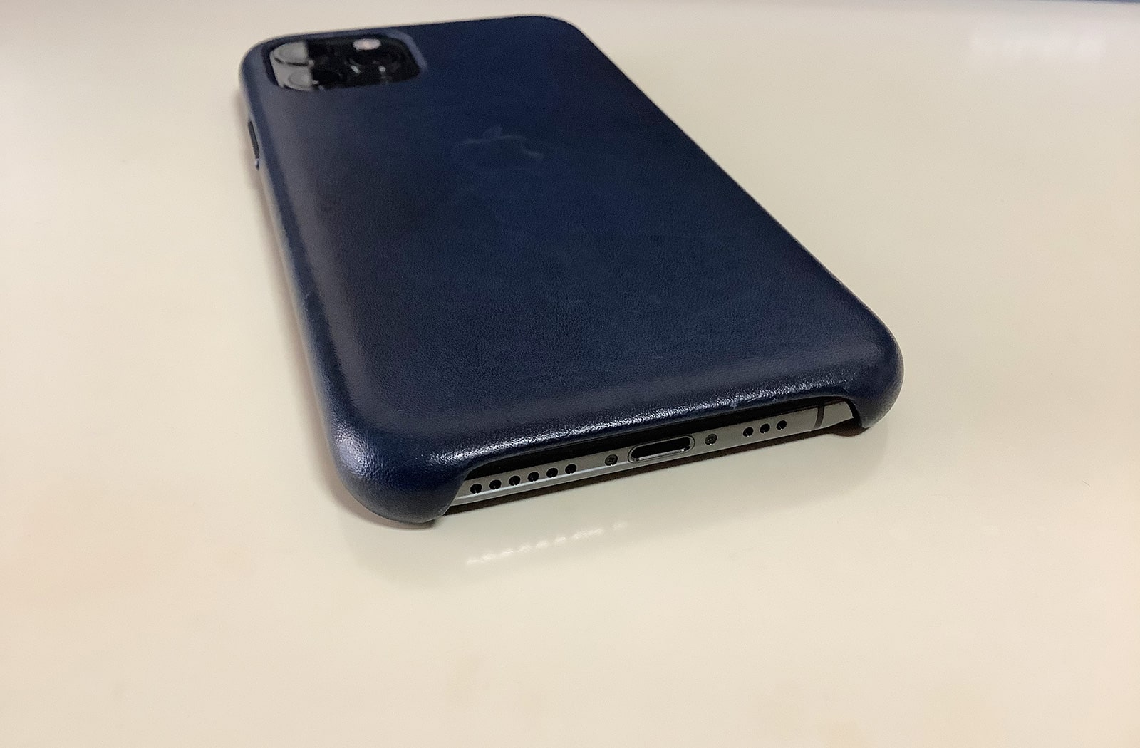 2種類選べる 【純正】iPhone 11 Pro Maxレザーケース - ミッドナイト