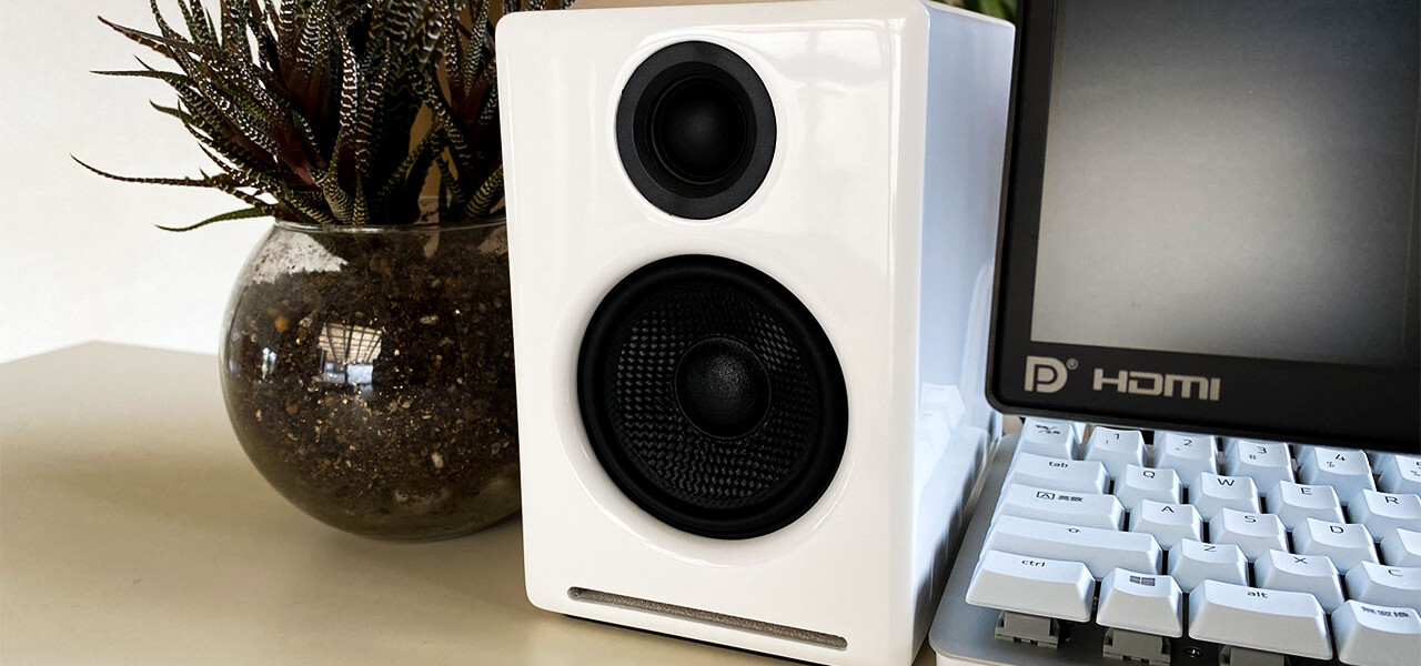 Audioengine A2+ Wirelessレビュー｜3年使っても手放せない、Macデスク