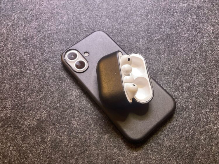 Airpods Pro 3とiPhone16。Apple製品同士の相性は他のメーカーとのマッチングでは出せないくらい最高です。