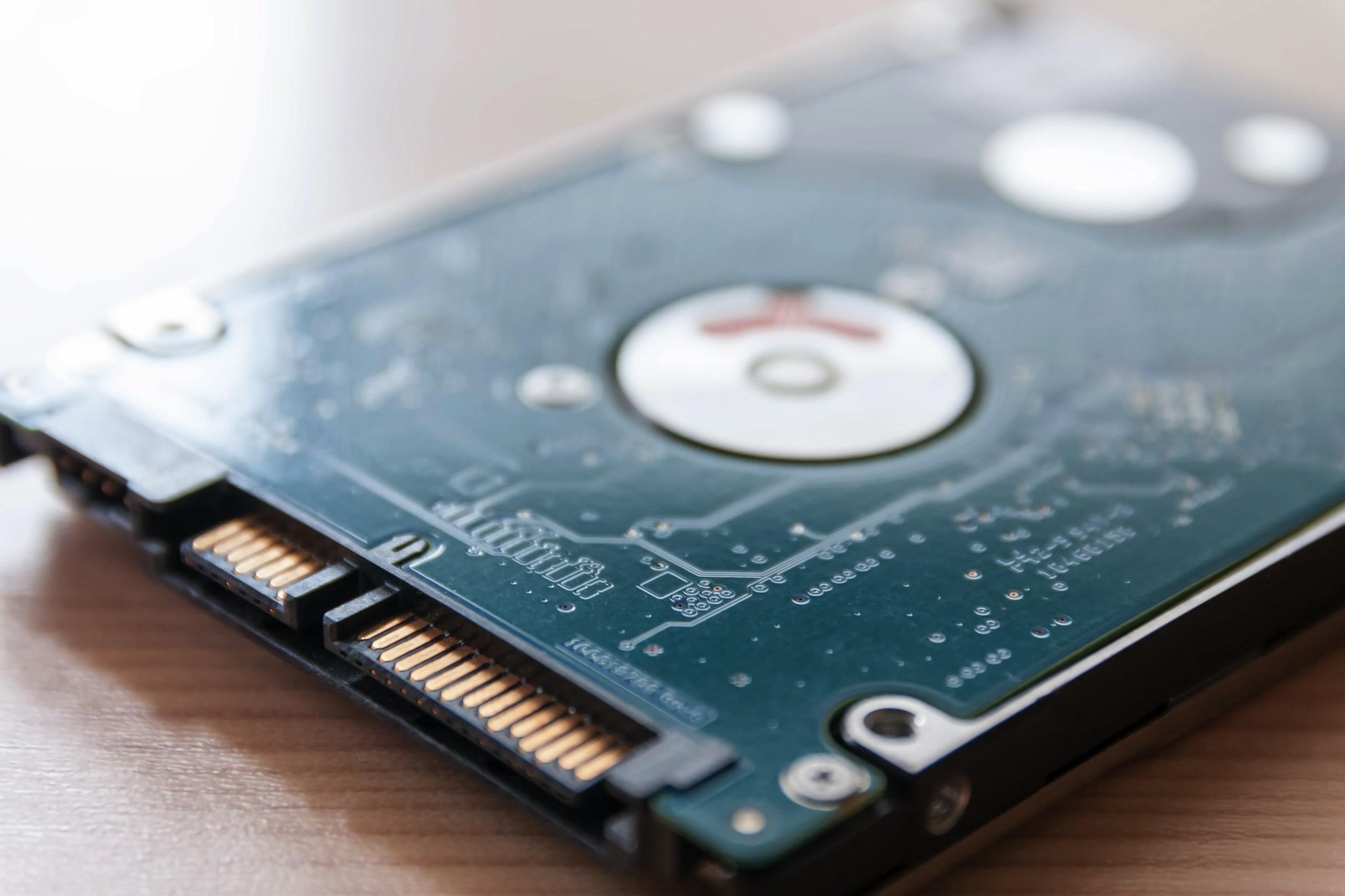 HDDとSSDの違いをやさしく解説｜ストレージ選びで失敗しないための基本知識