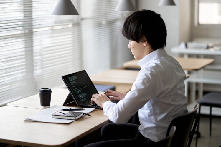 カフェでパソコン