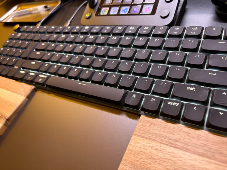 Satechi SM1にKeychronキーキャップを装着した状態