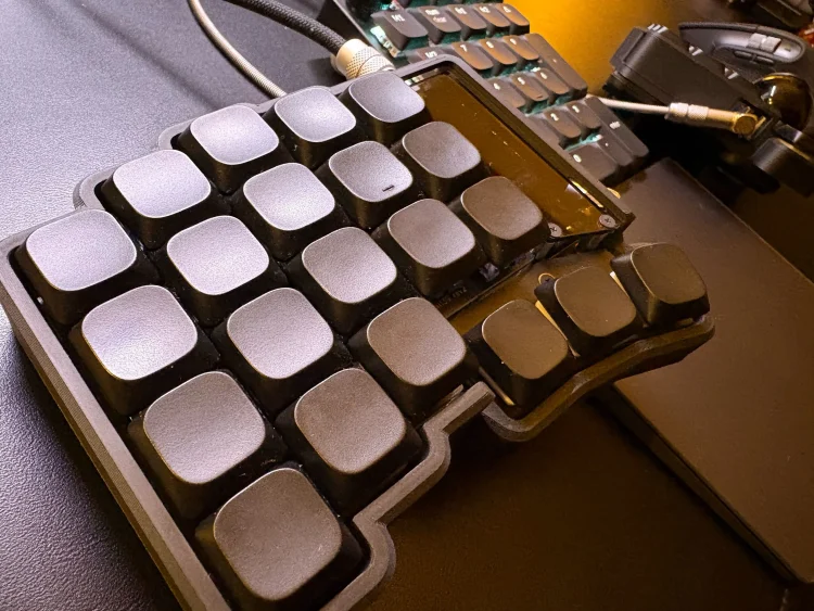 デスクで使用しているKeyball39