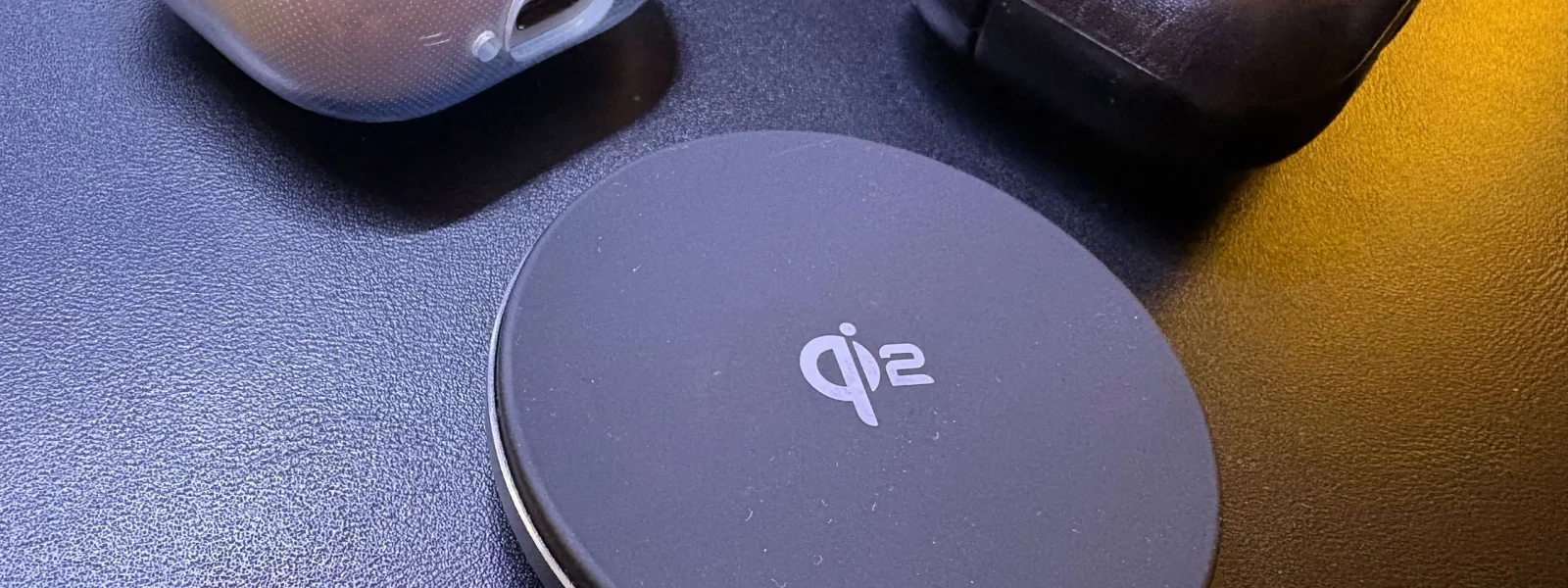 Qi2充電器とAirPods 5とAirPods Pro 3