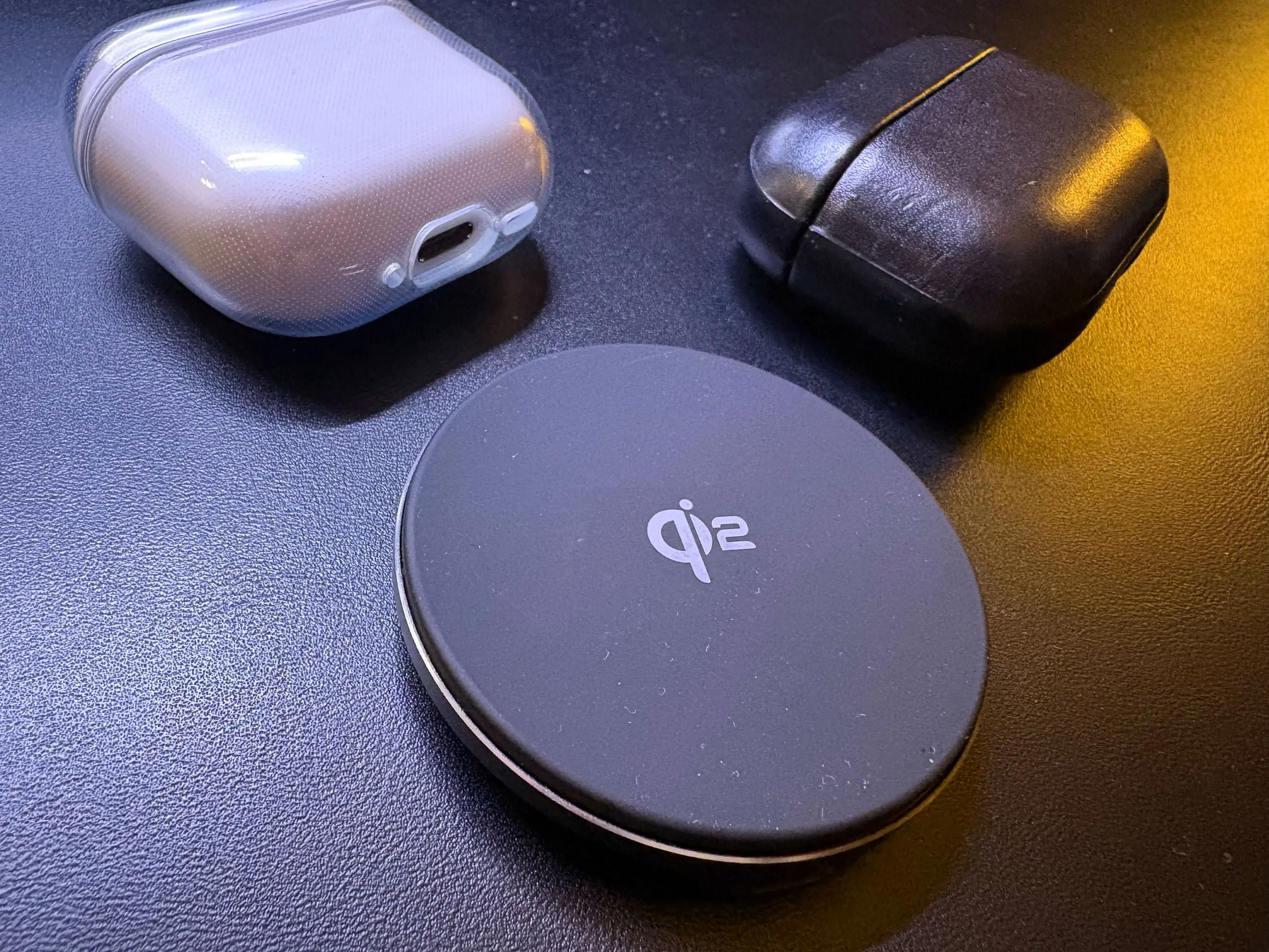 AirPods 5をQi2充電器で充電してみた｜MagSafe非対応でも困らない？