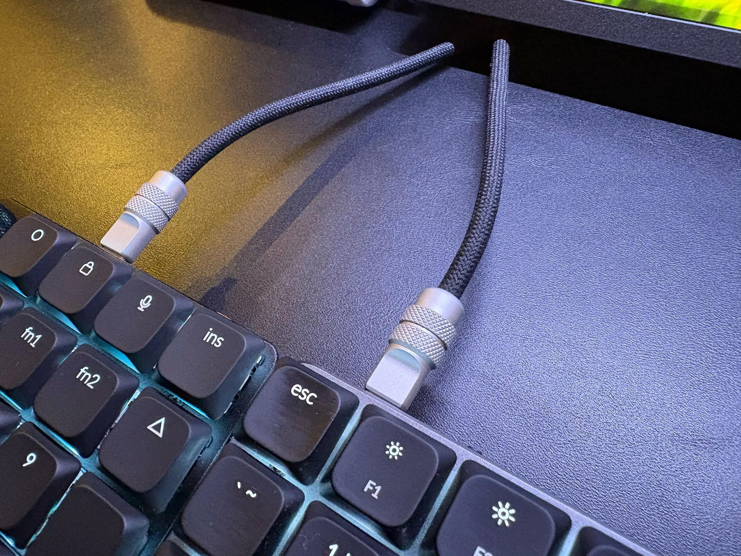 おしゃれなUSB-Cケーブルおすすめ3選｜あえて見せたくなるデザイン重視のケーブル