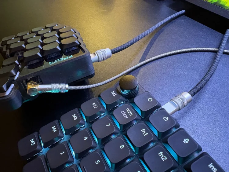 USBケーブルを魅せてデスク環境を飾る