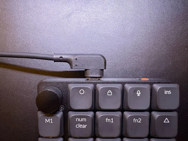 CIOマグネット式USBケーブル