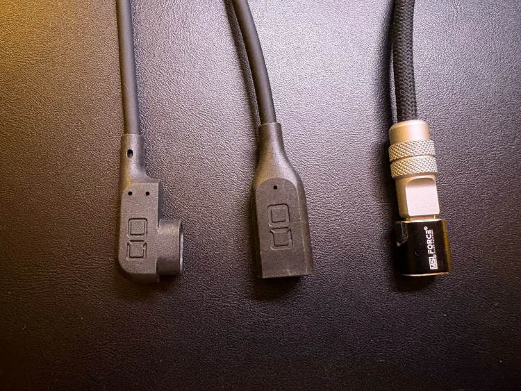 マグネット式USBケーブル